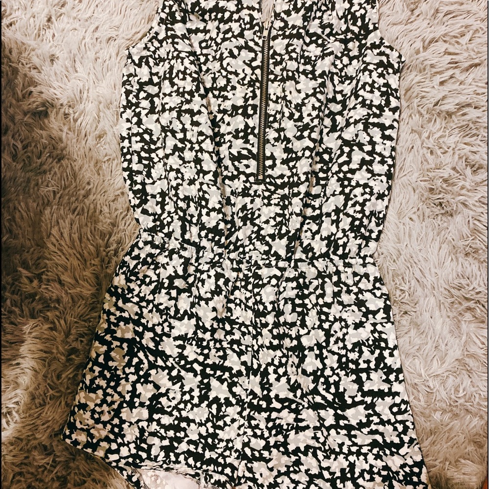 Patterned Romper - Picture 2 of 3